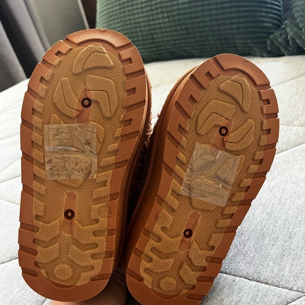 Tan Fuzzy Teddy Slippers - Picture 6 of 7